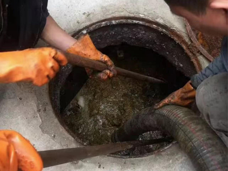 文昌清理化粪池时如何避免沼气的危害?